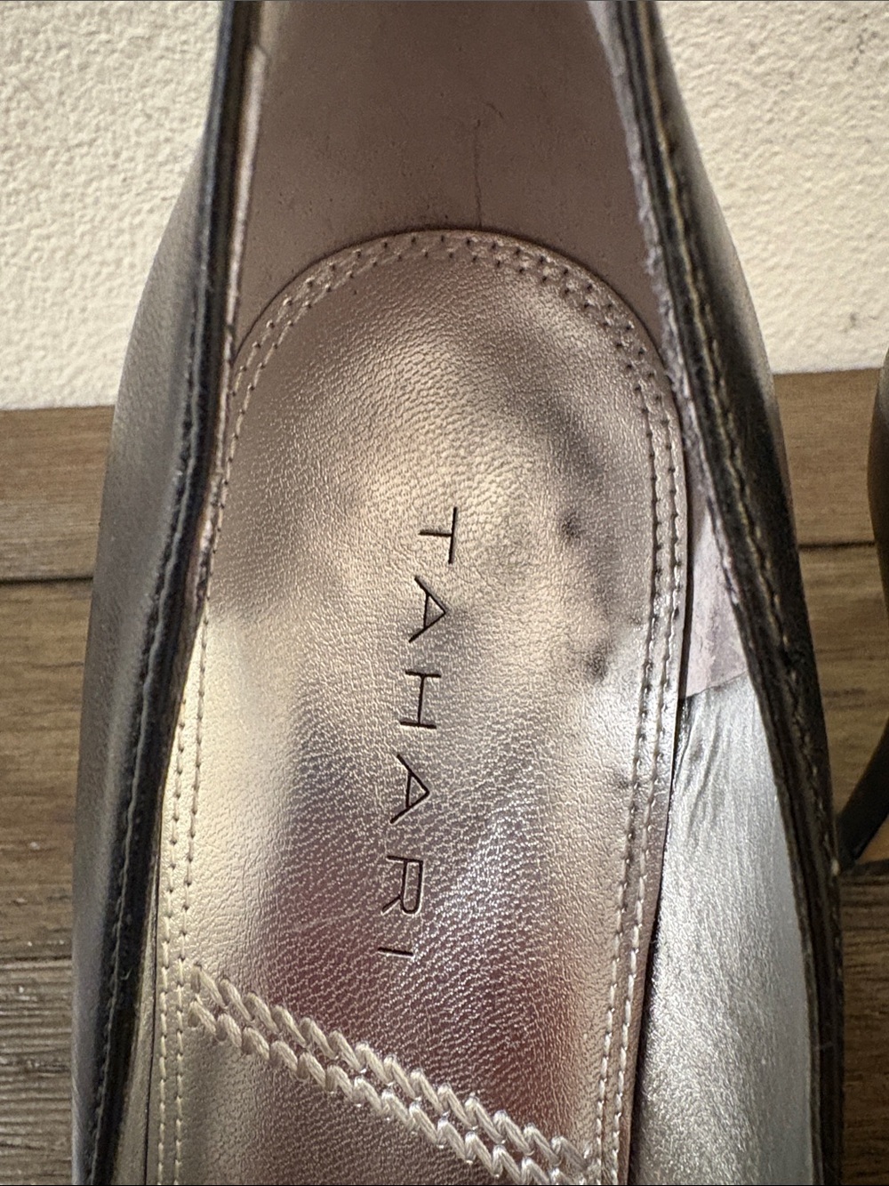 [Tahari] Black Leather High Heels Pumps Stilettos Rounded Toe Women’s 8 - Picture 8 of 11